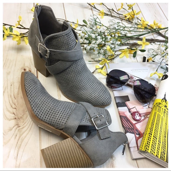❗️LAST PAIR❗️ Gray buckle bootie - Picture 4 of 5